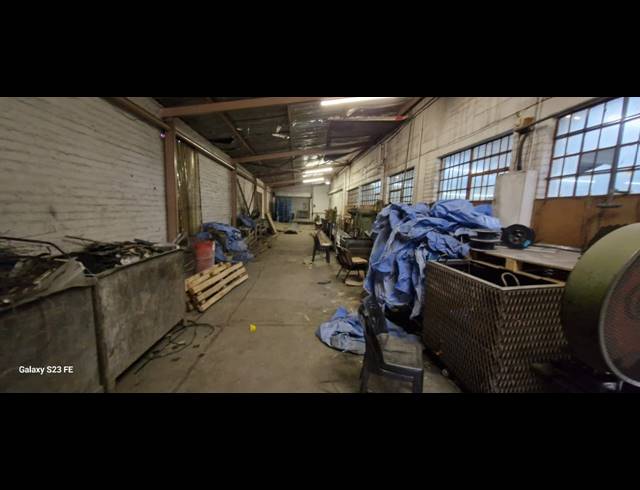 1,500M² WAREHOUSE FOR SALE IN NEW CENTRE